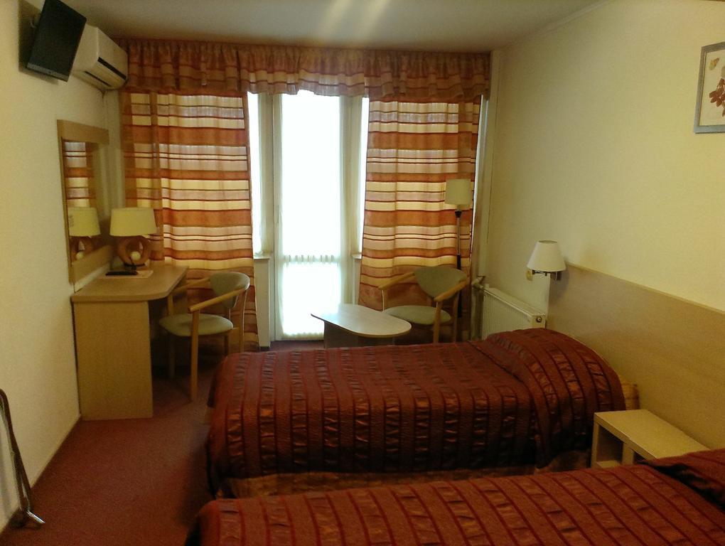 Hotel Mirniy Resort Odessa Esterno foto